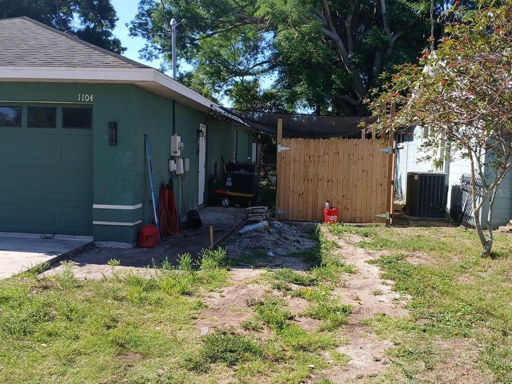Photo of 1104 67th Avenue W, Bradenton, FL 34207 (MLS # A4690641)