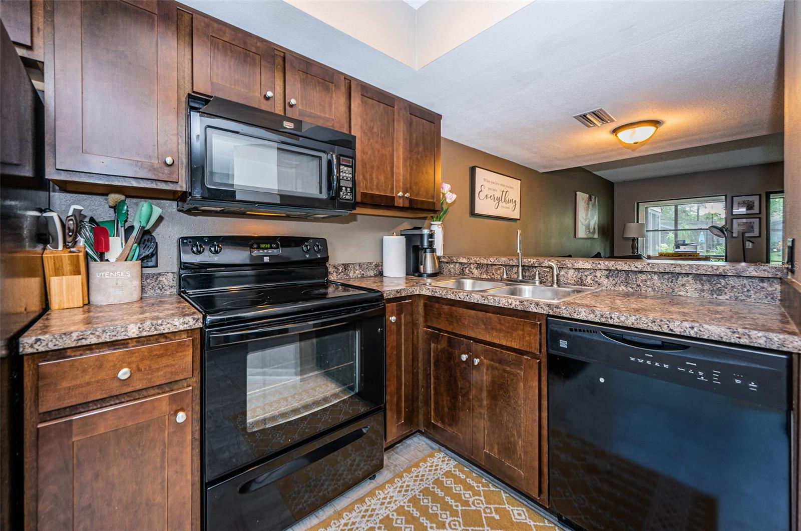 EAST LAKE WOODLANDS WOODS LANDING TWNHMS - Residential