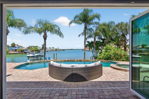 511 ISLAND WAY CLEARWATER BEACH FL 33767