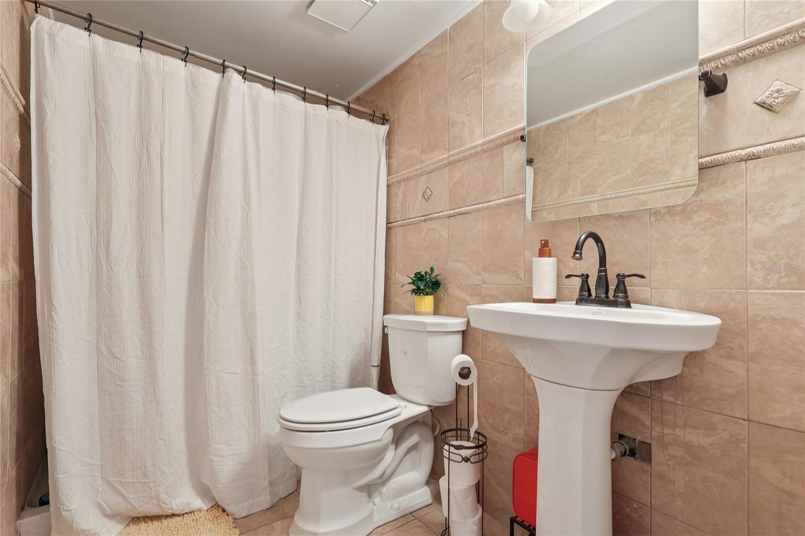 LA CASA CONDO - Residential