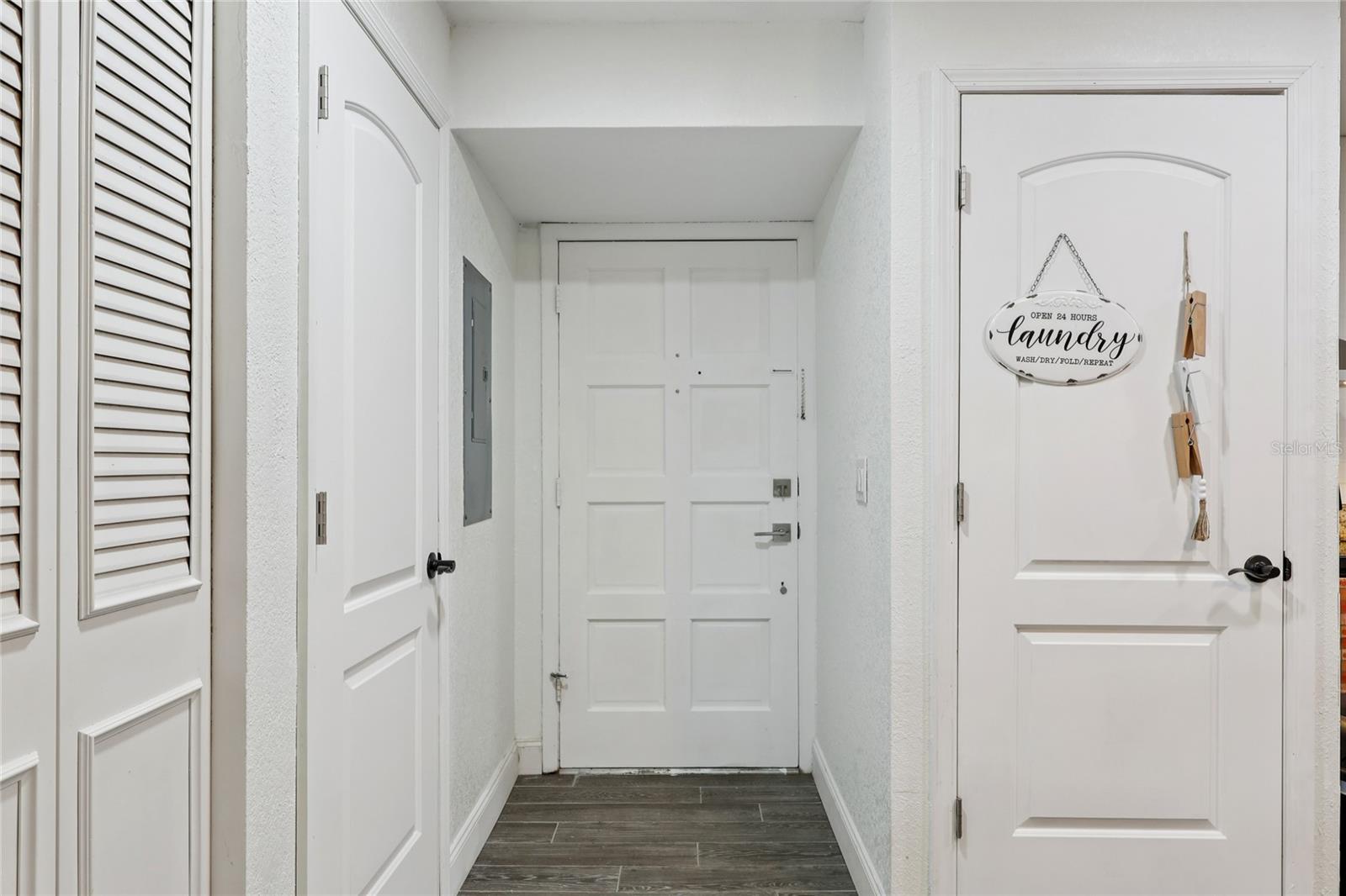 LA CASA CONDO - Residential