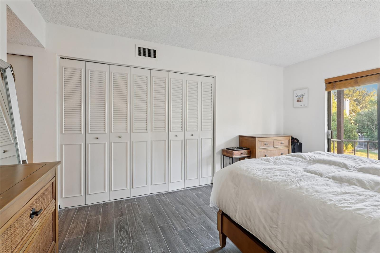 LA CASA CONDO - Residential