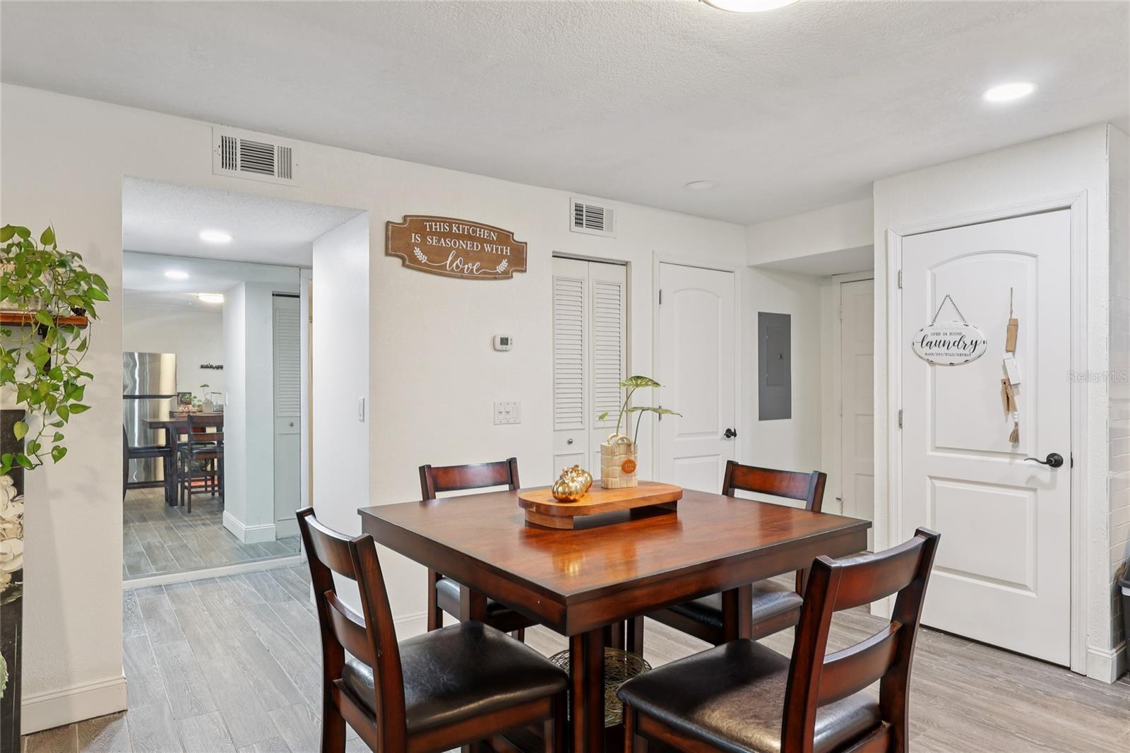 LA CASA CONDO - Residential