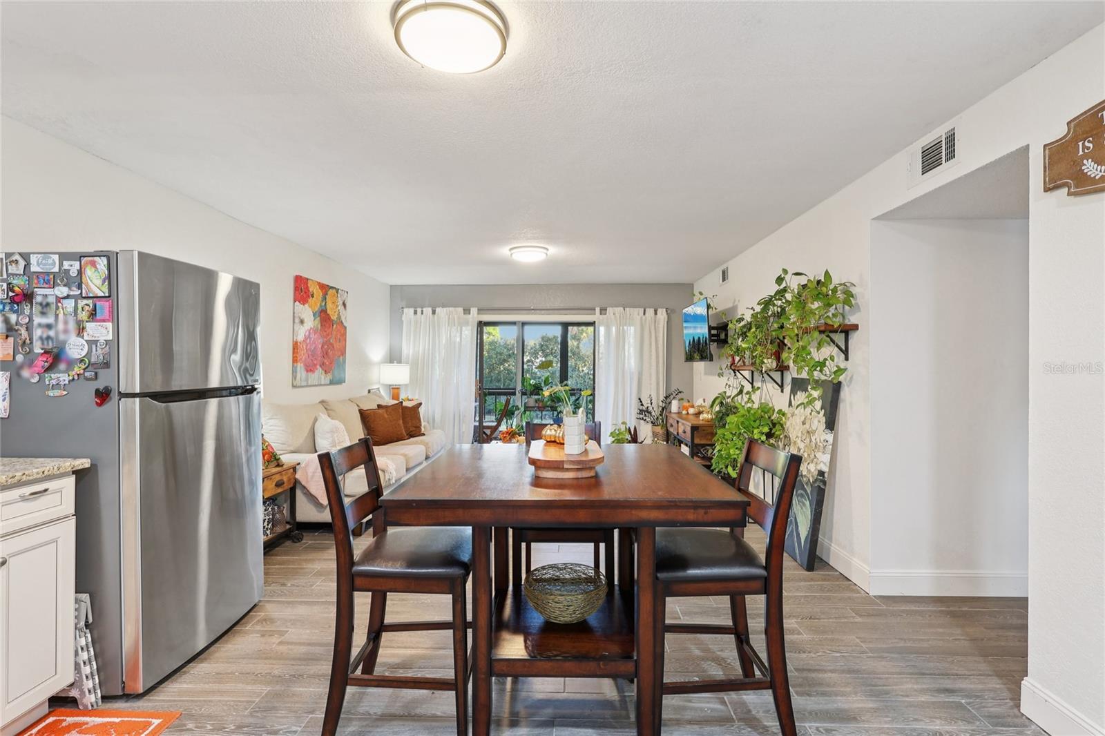 LA CASA CONDO - Residential