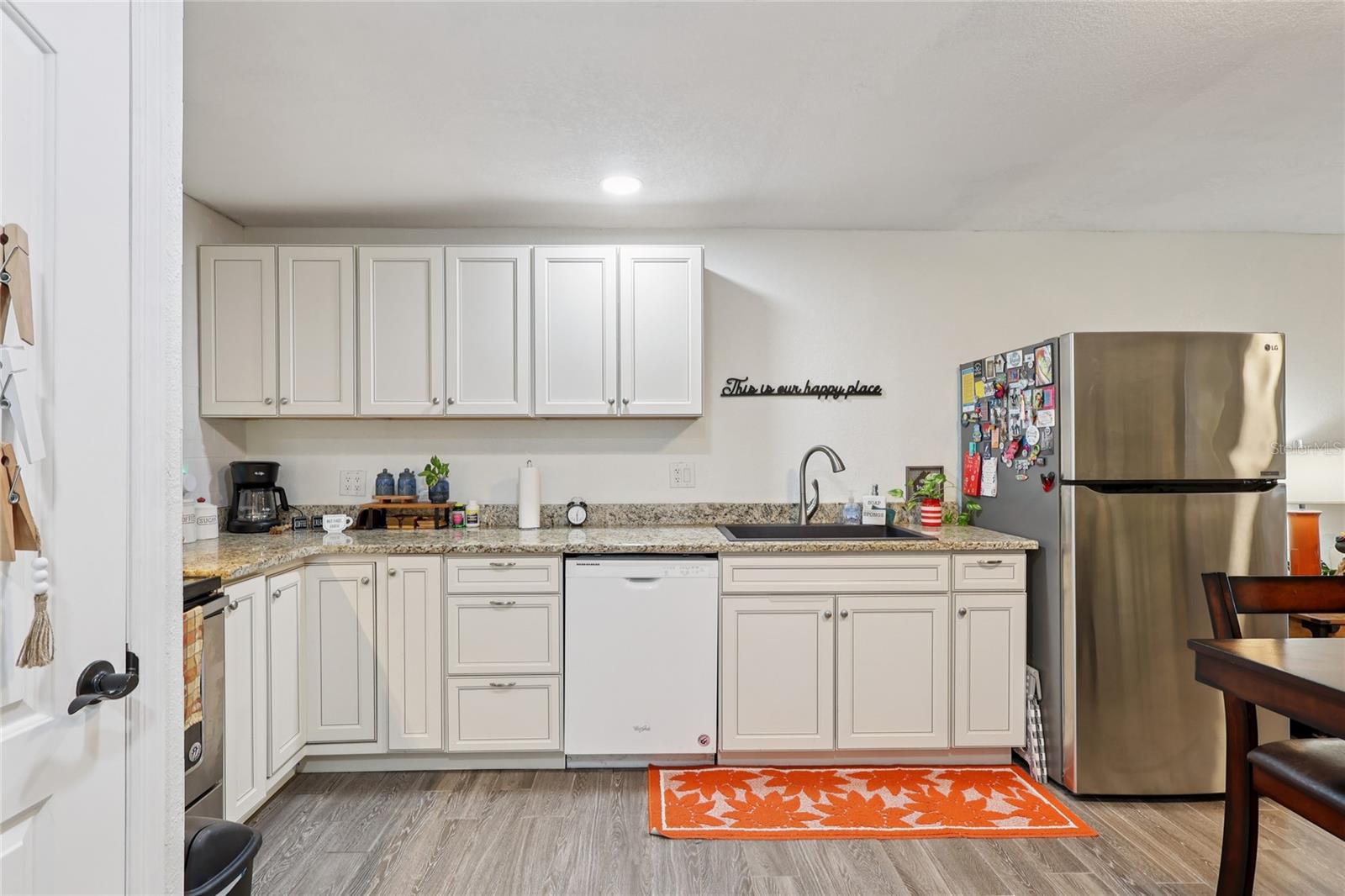 LA CASA CONDO - Residential