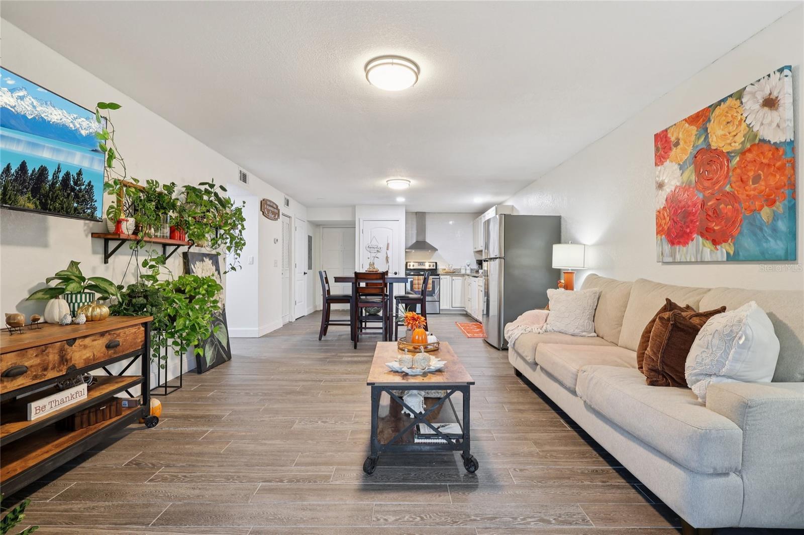 LA CASA CONDO - Residential