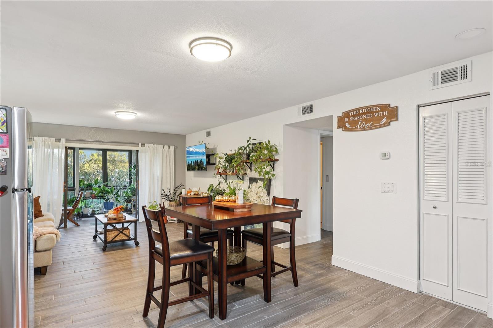 LA CASA CONDO - Residential