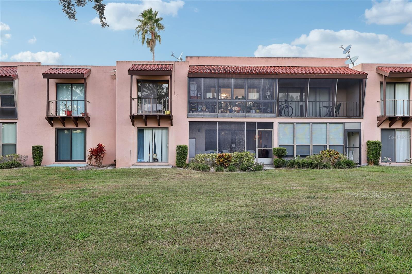 LA CASA CONDO - Residential