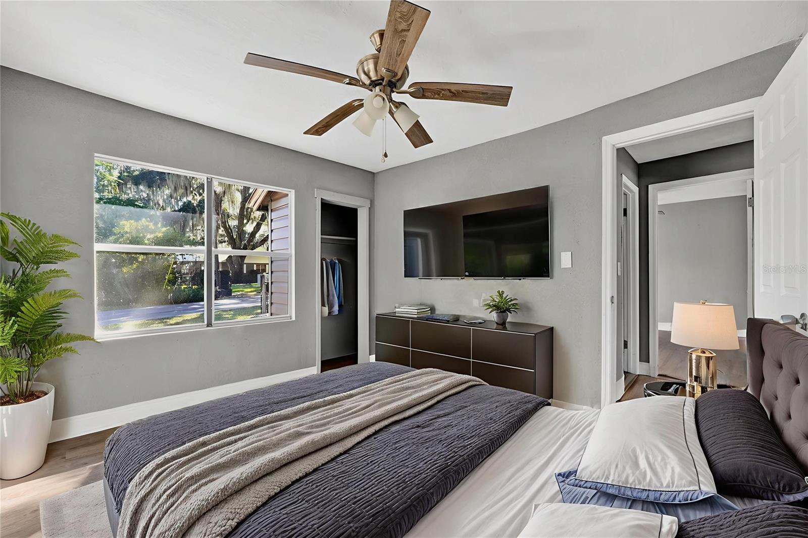 LAKE SIDE TERRACE - Residential