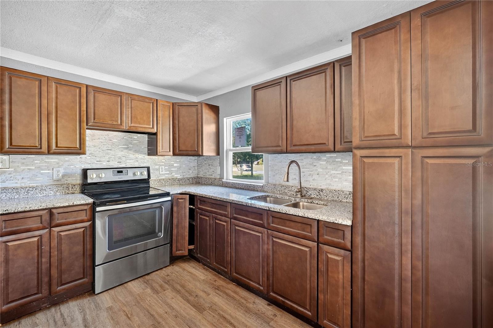 LAKE SIDE TERRACE - Residential