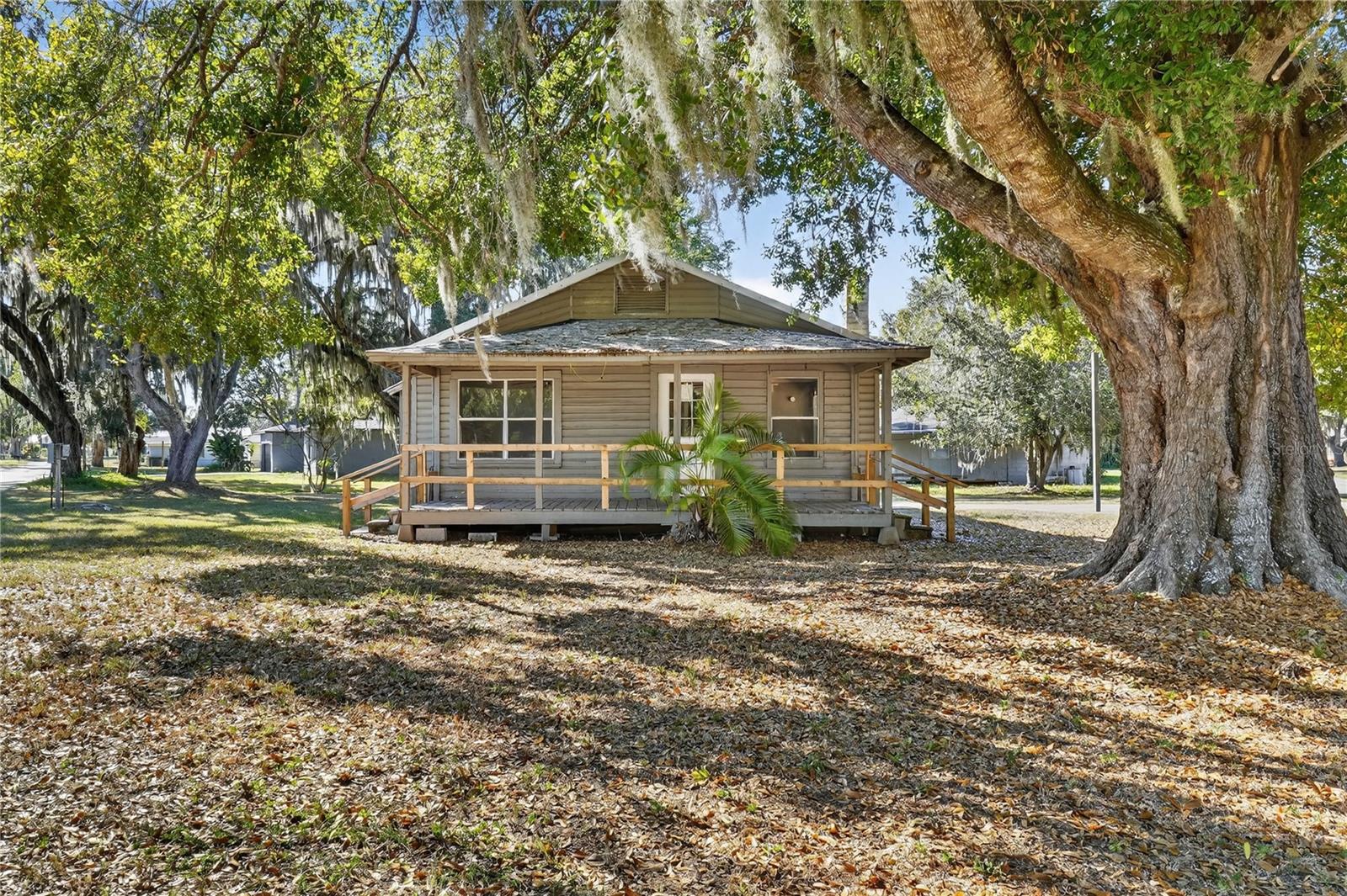 LAKE SIDE TERRACE - Residential