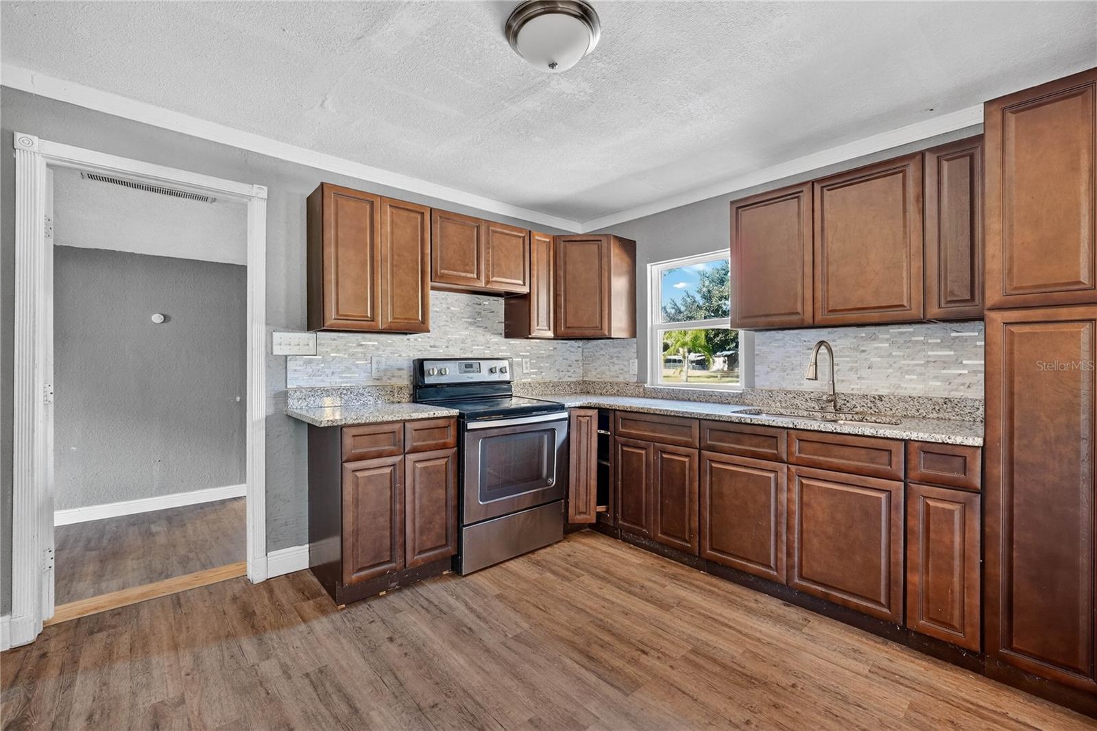 LAKE SIDE TERRACE - Residential