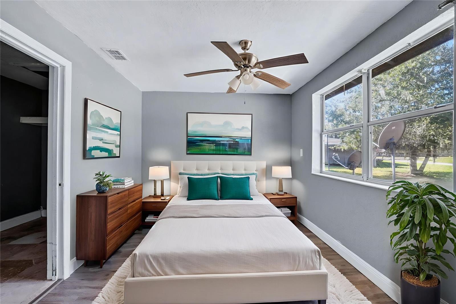 LAKE SIDE TERRACE - Residential