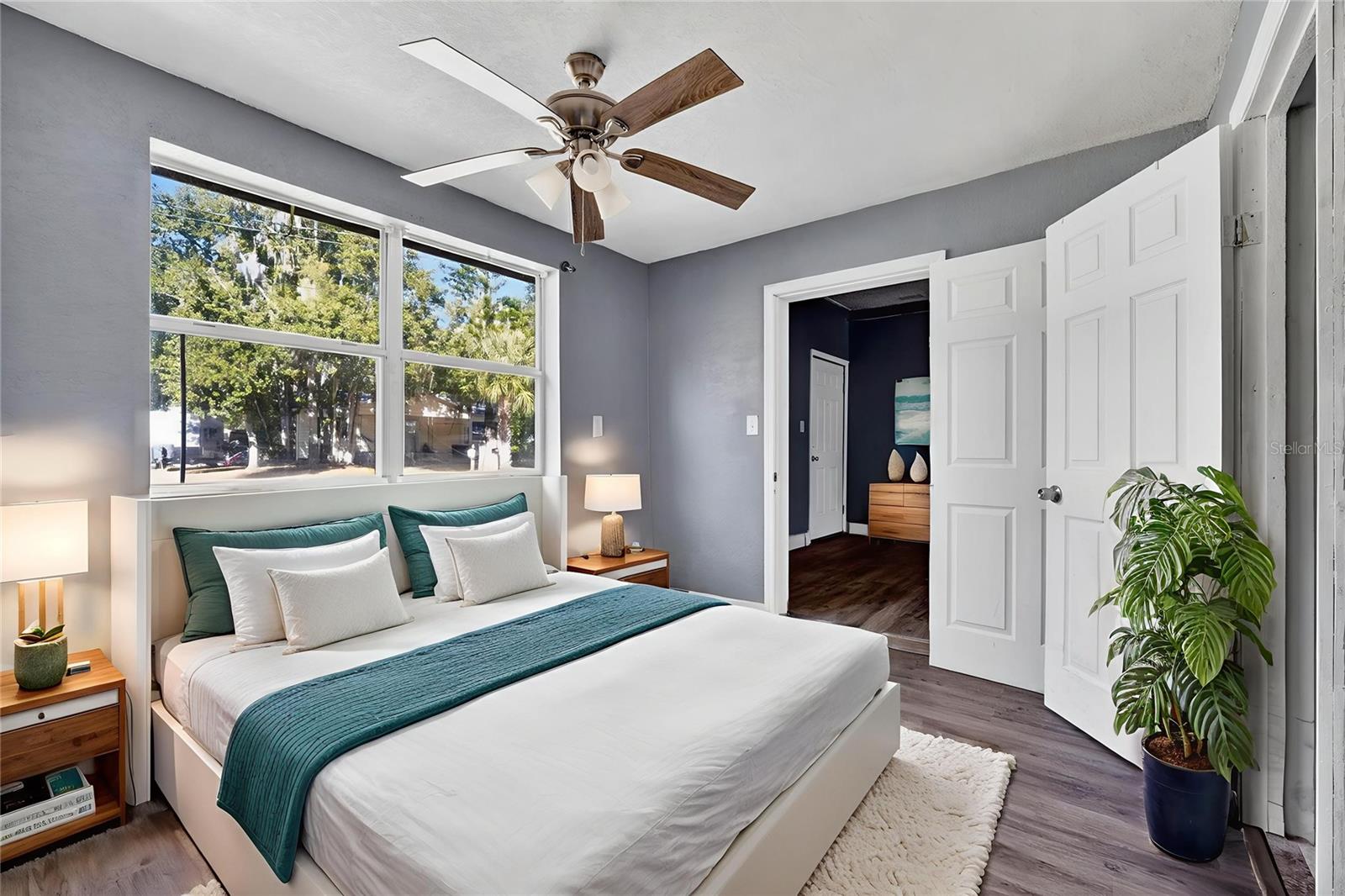 LAKE SIDE TERRACE - Residential