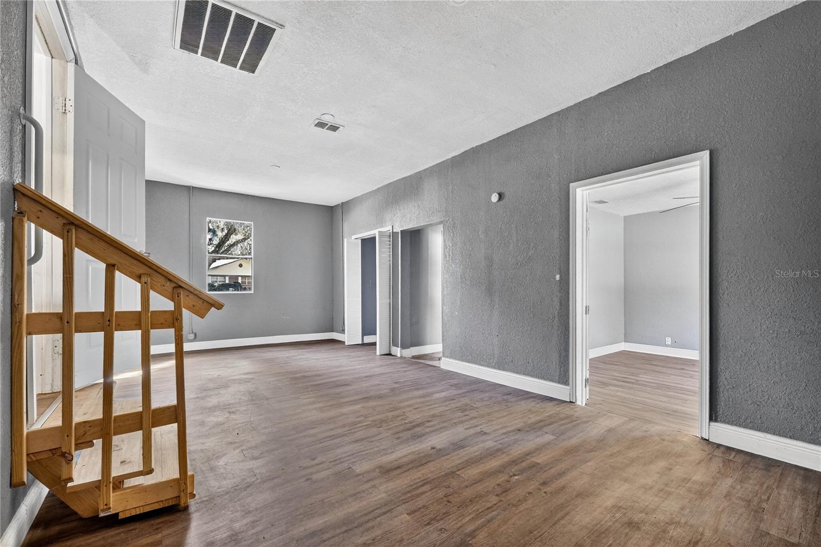 LAKE SIDE TERRACE - Residential