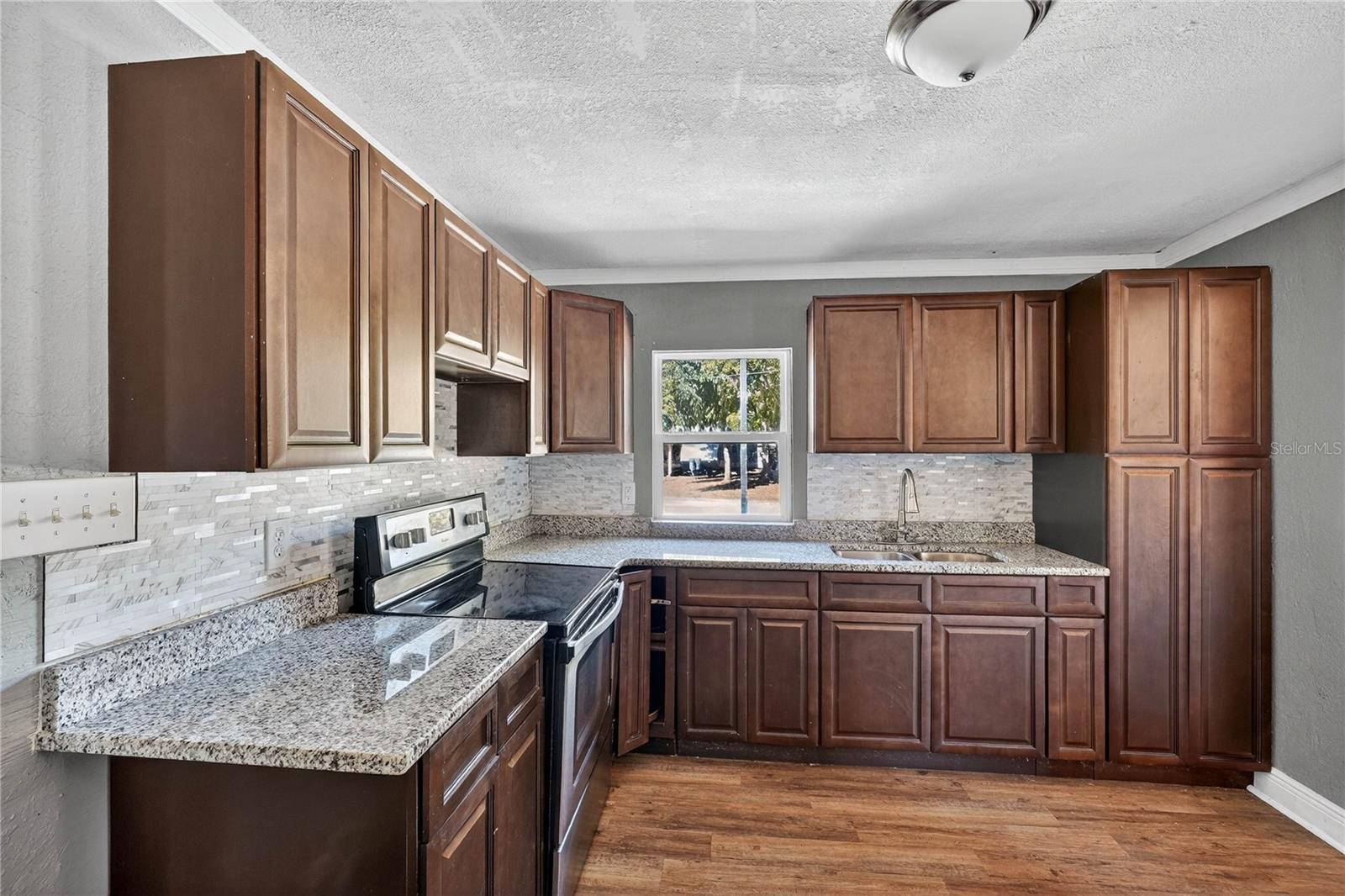 LAKE SIDE TERRACE - Residential