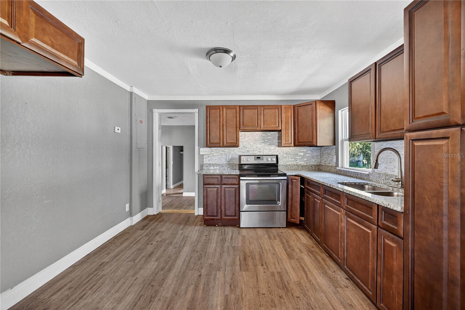 LAKE SIDE TERRACE - Residential