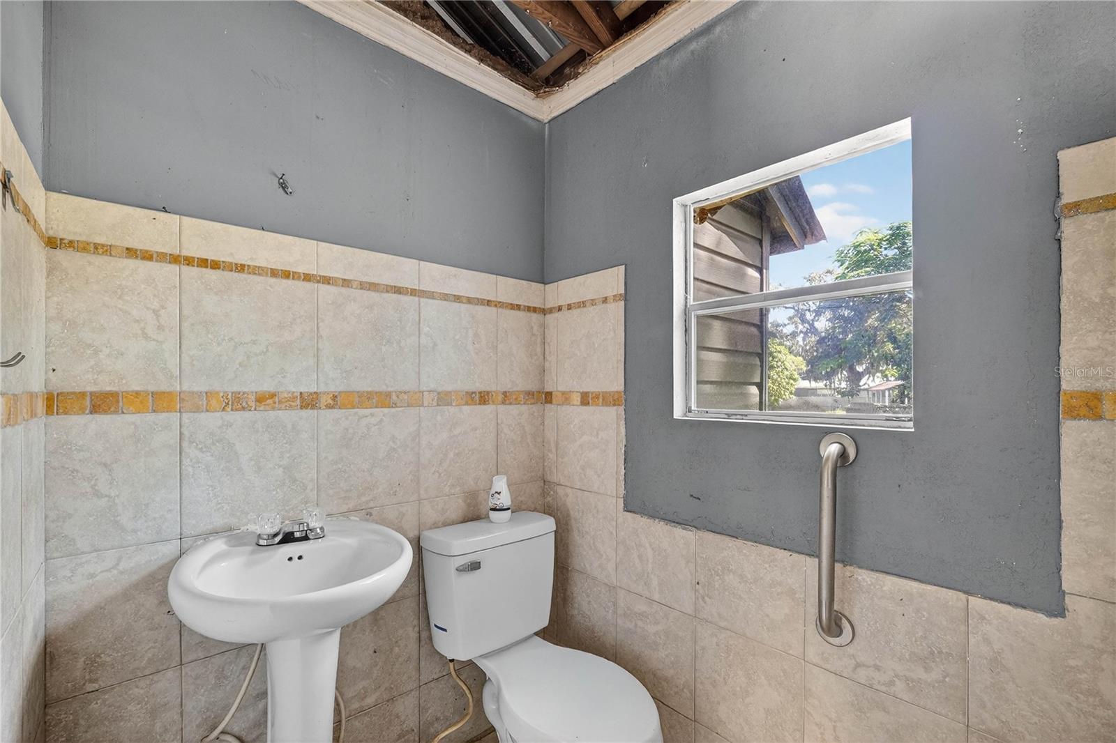 LAKE SIDE TERRACE - Residential