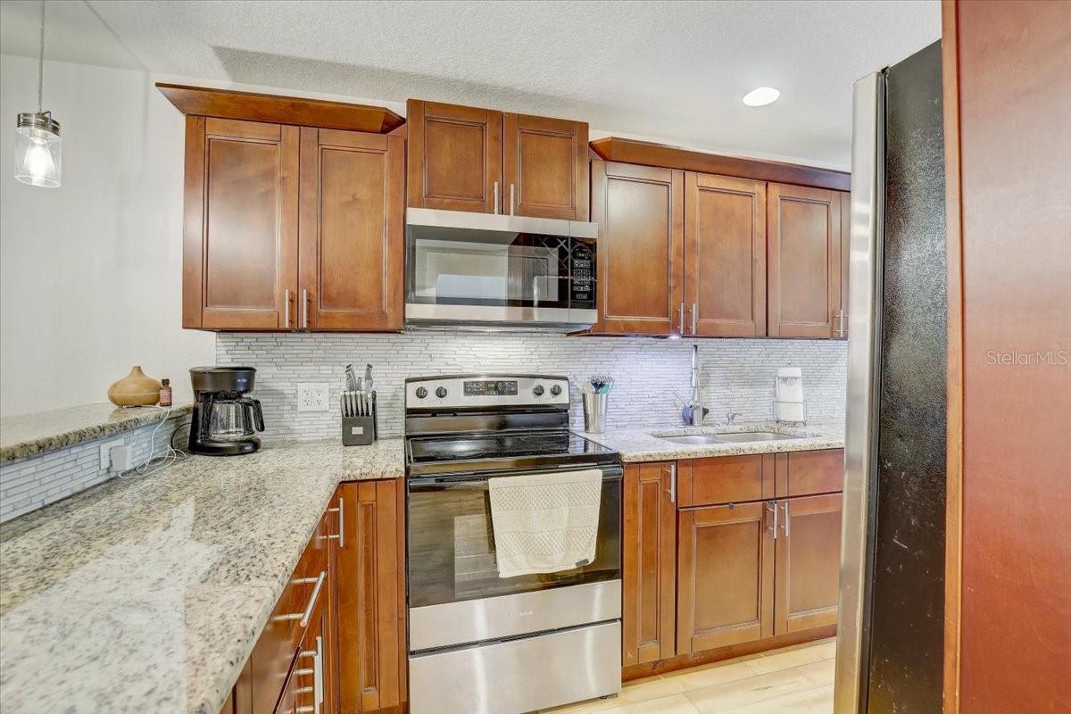 2078 SUNSET POINT ROAD 83