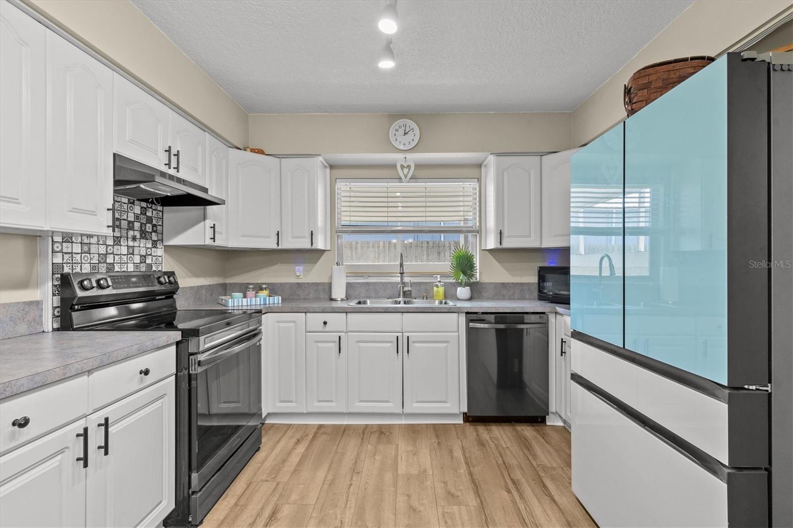 PIPERS GLEN CONDO - Residential