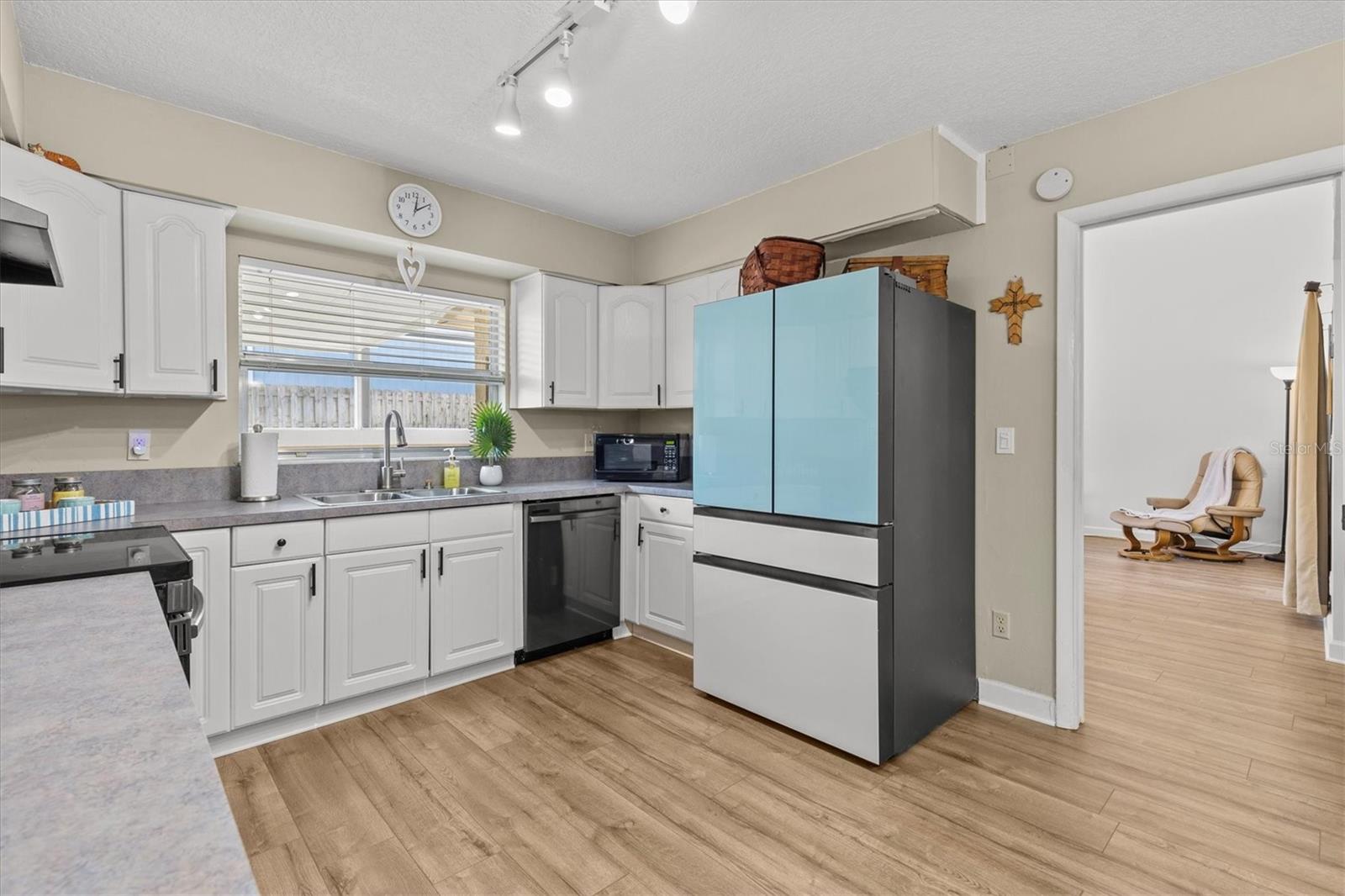 PIPERS GLEN CONDO - Residential