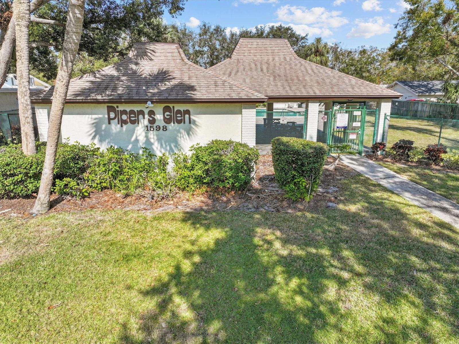 PIPERS GLEN CONDO - Residential