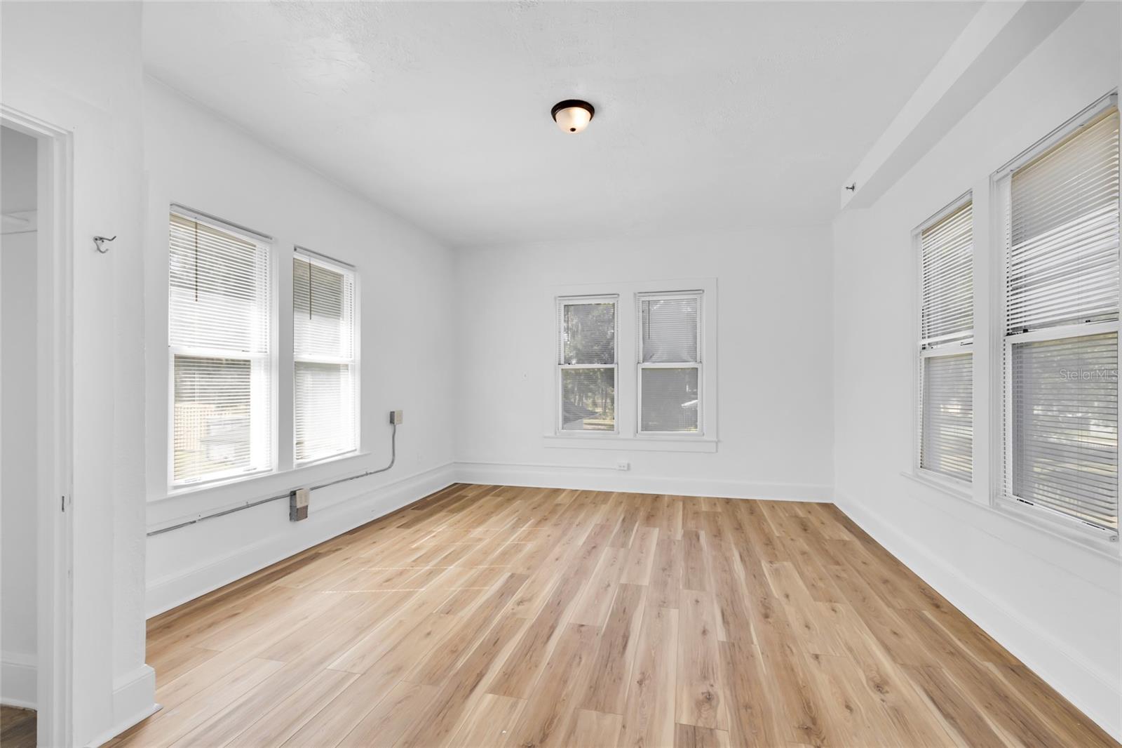 GRAPELAND TERRACE - Commercial Sale