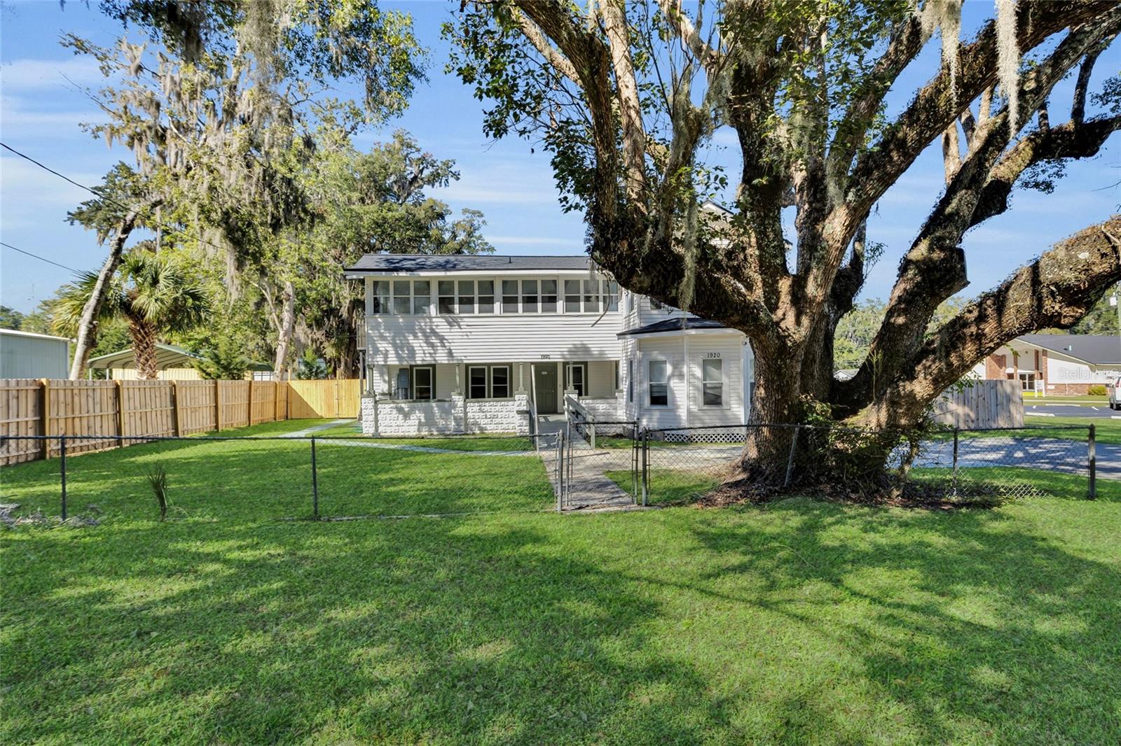 GRAPELAND TERRACE - Commercial Sale