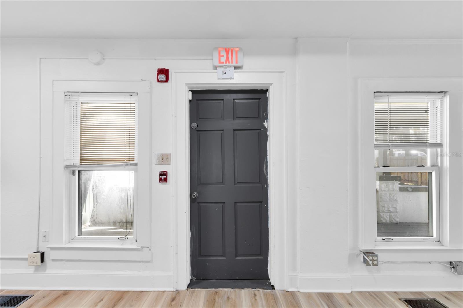 GRAPELAND TERRACE - Commercial Sale