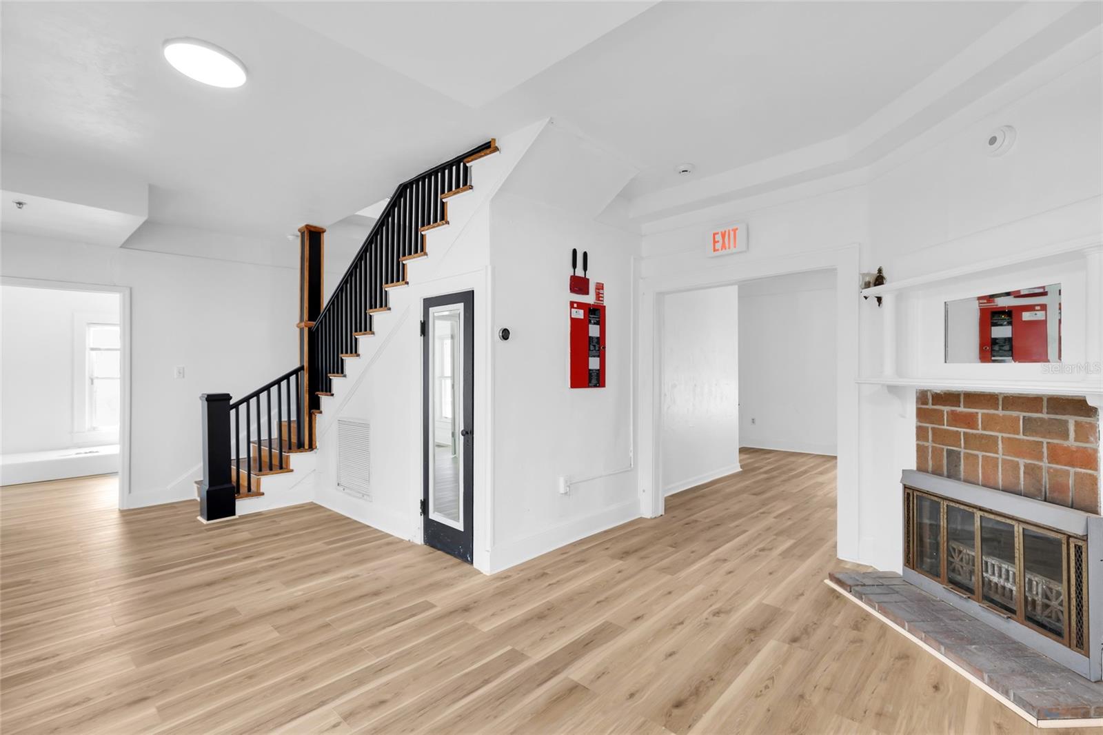 GRAPELAND TERRACE - Commercial Sale