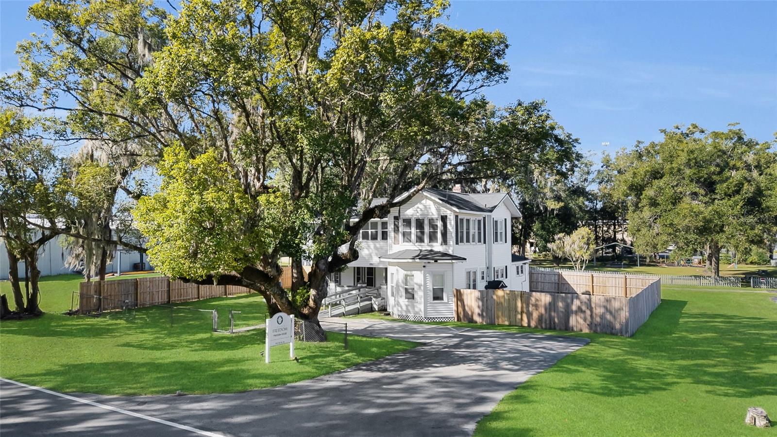 GRAPELAND TERRACE - Commercial Sale