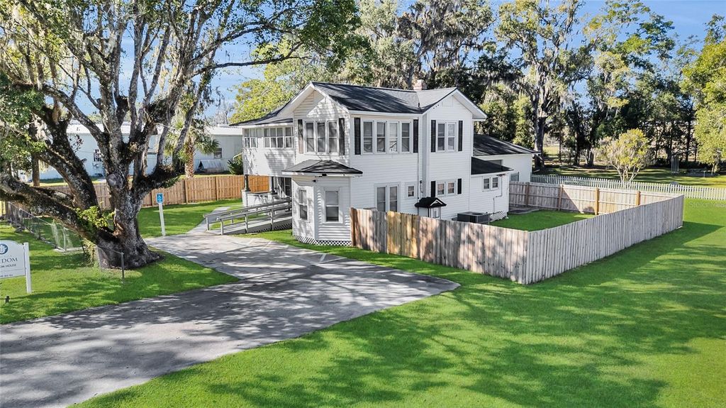 Photo of 1920 NE 8th Road, Ocala, FL 34470 (MLS # OM712964)