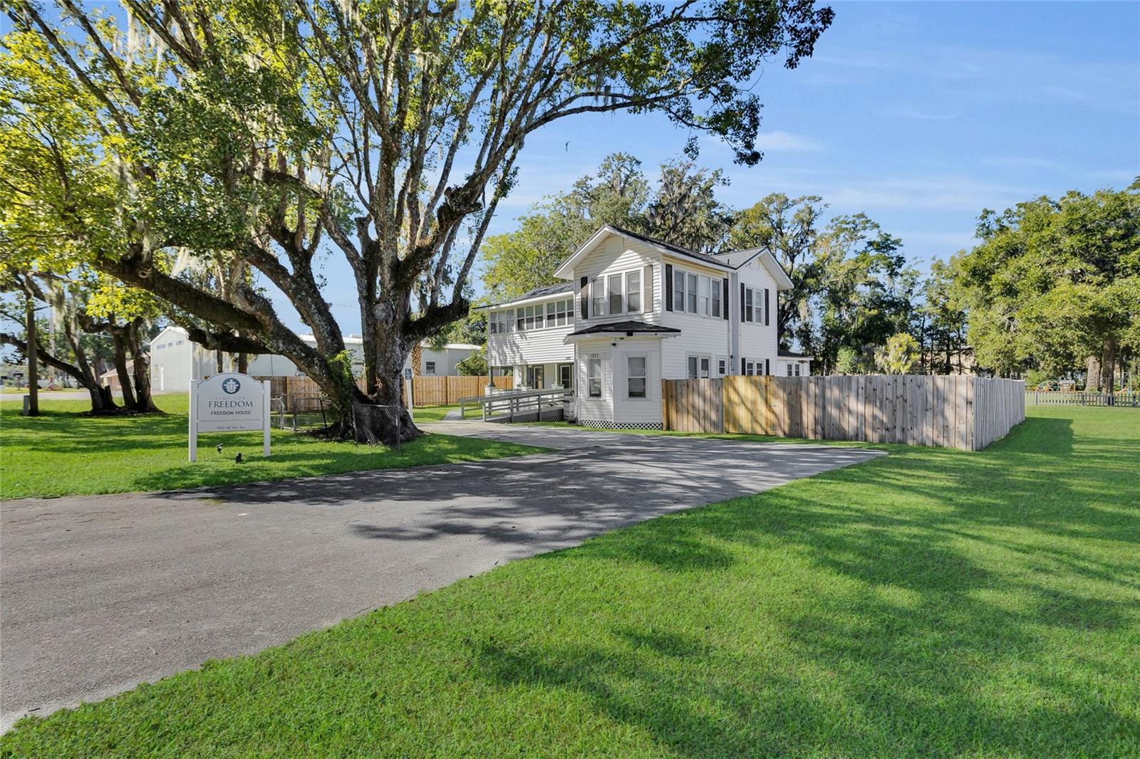 GRAPELAND TERRACE - Commercial Sale