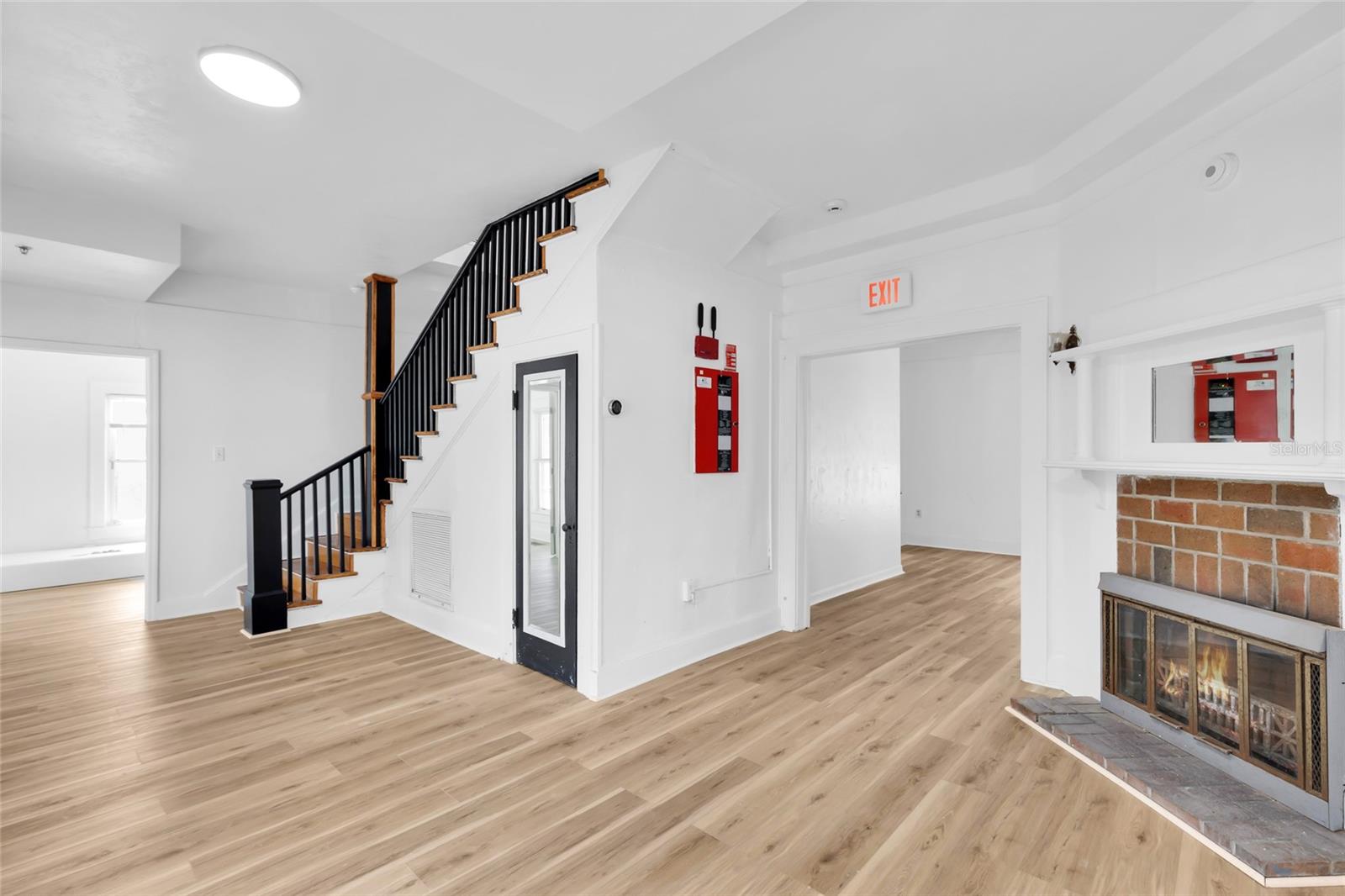 GRAPELAND TERRACE - Commercial Sale