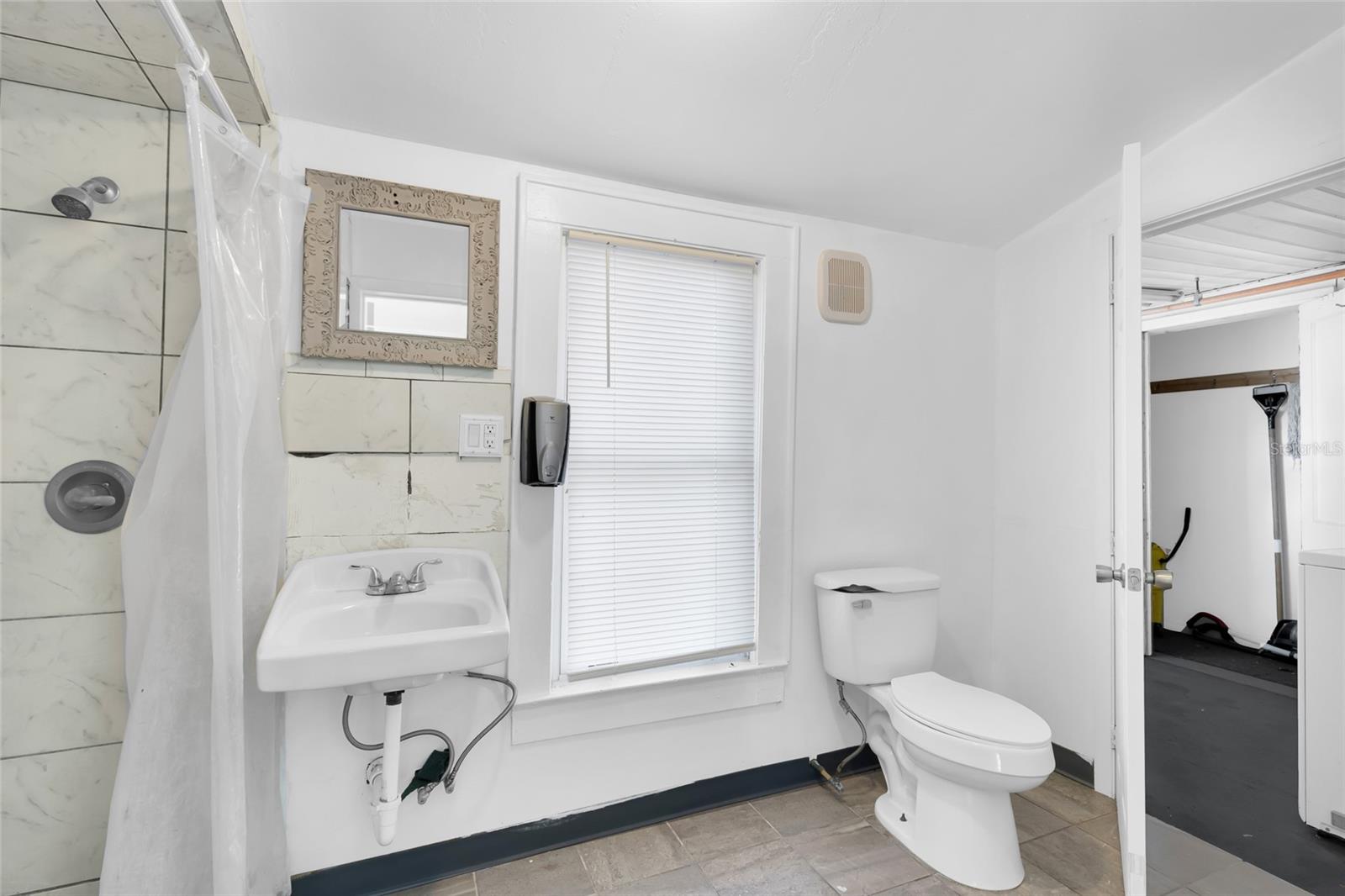 GRAPELAND TERRACE - Commercial Sale