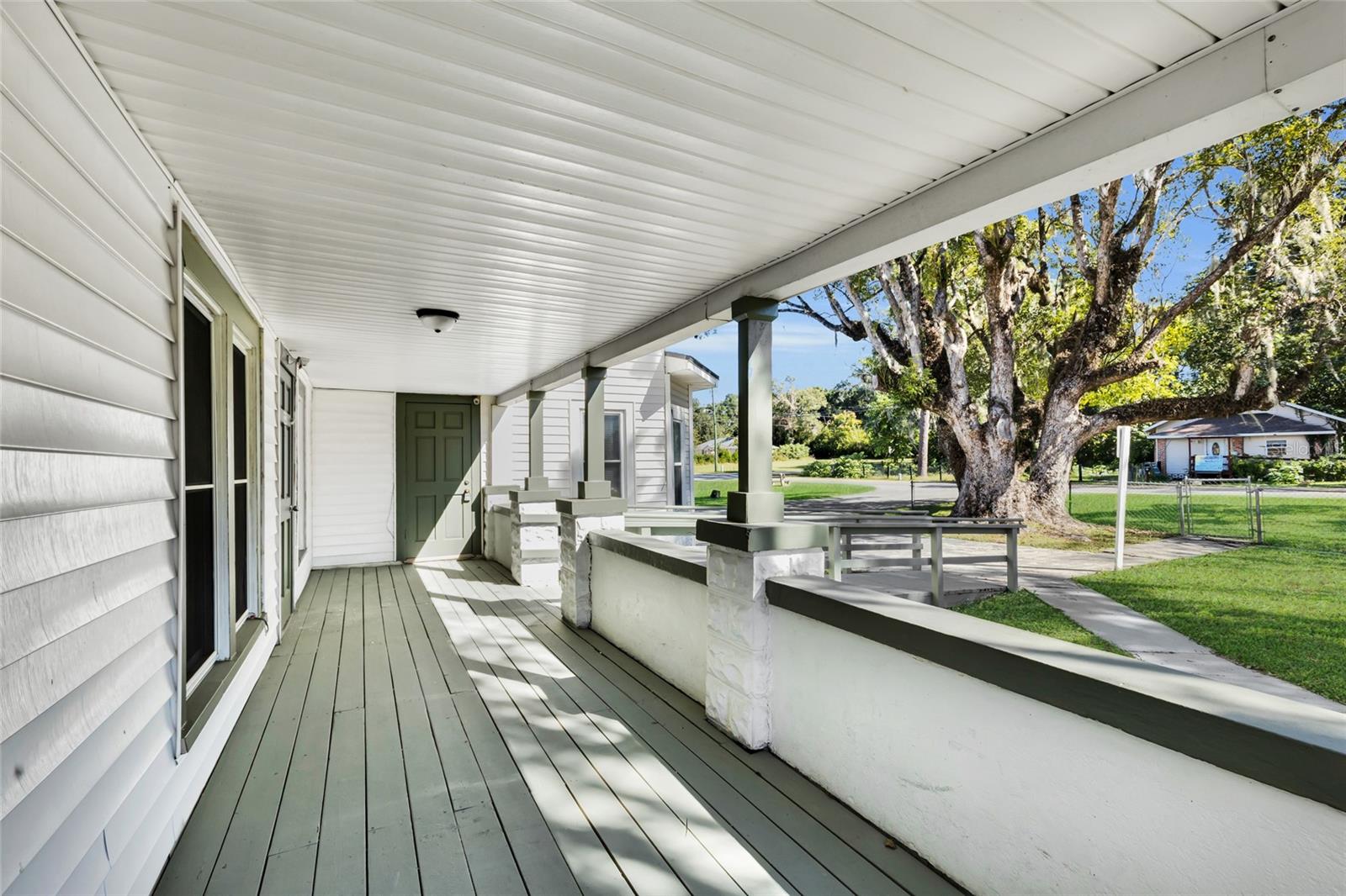 GRAPELAND TERRACE - Commercial Sale