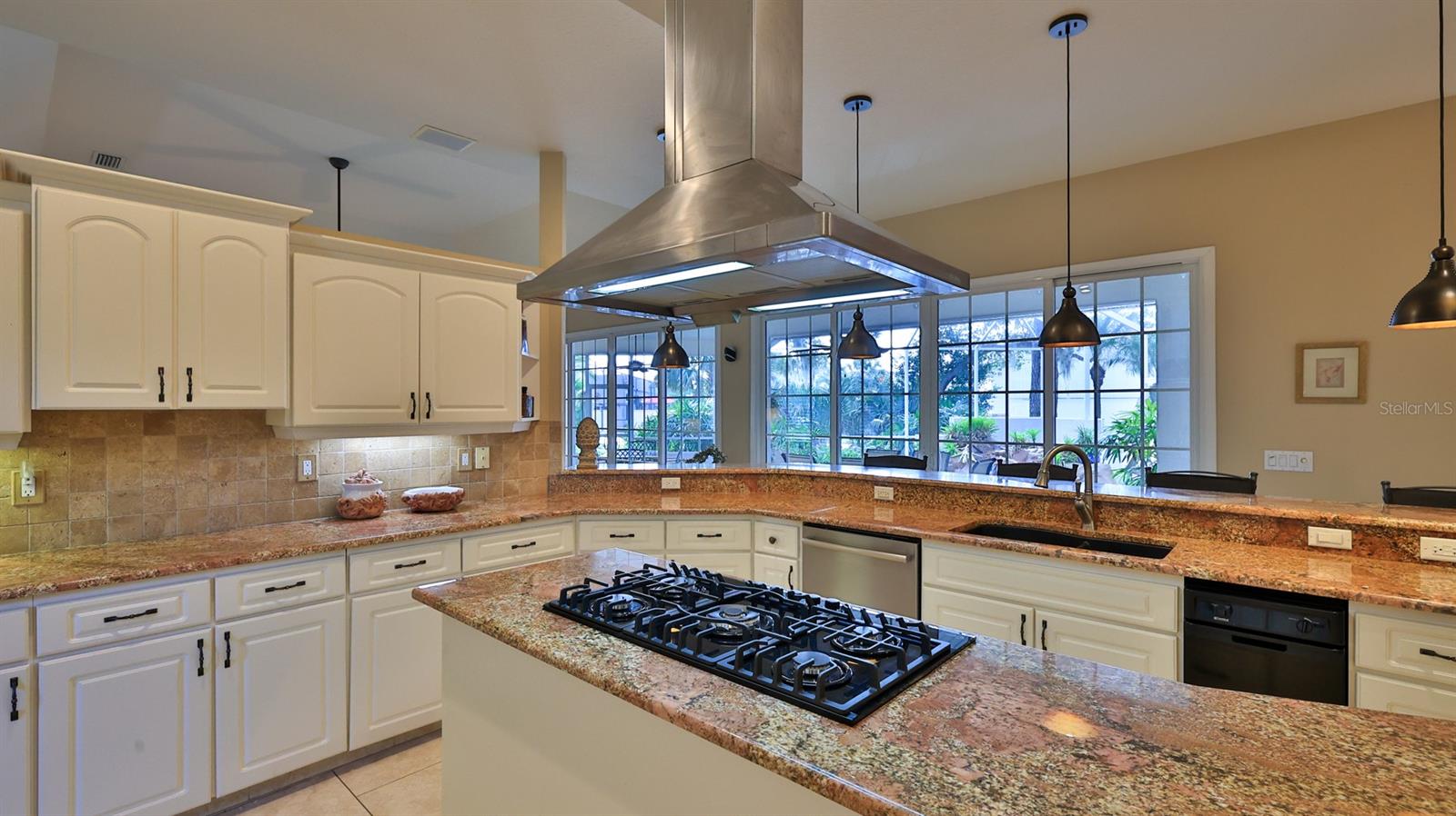 SPRUCE CREEK FLY IN - Residential