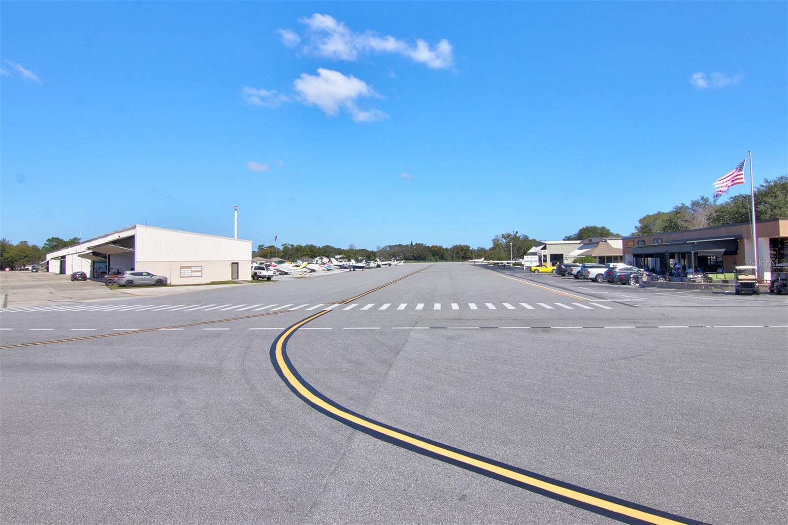 SPRUCE CREEK FLY IN - Residential