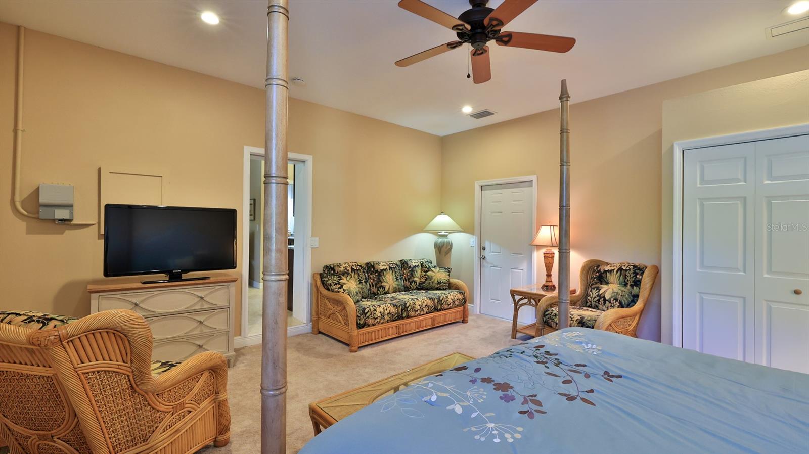 SPRUCE CREEK FLY IN - Residential