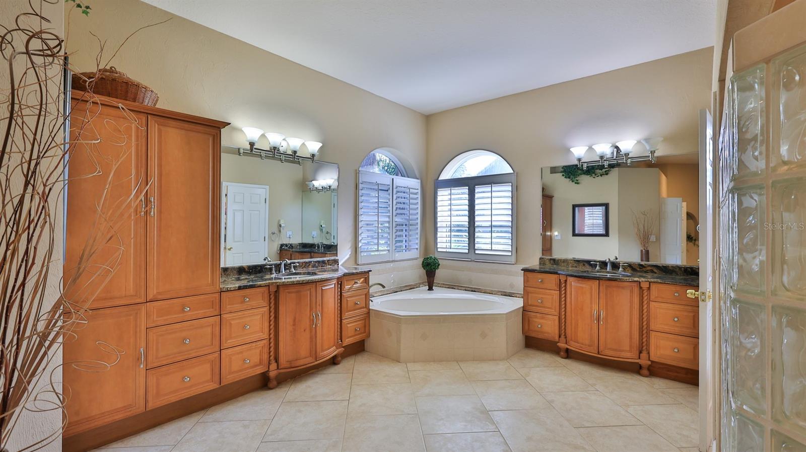 SPRUCE CREEK FLY IN - Residential