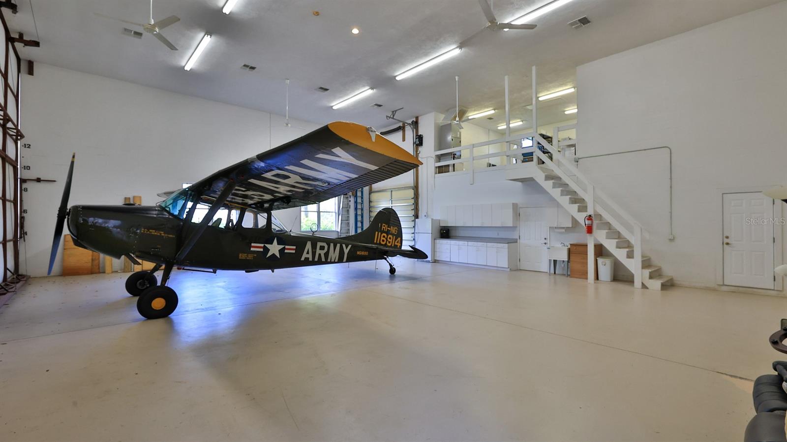 SPRUCE CREEK FLY IN - Residential