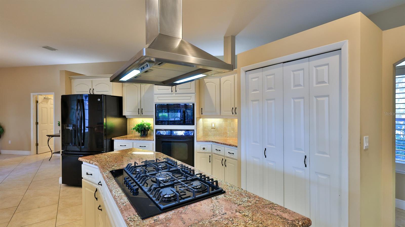 SPRUCE CREEK FLY IN - Residential