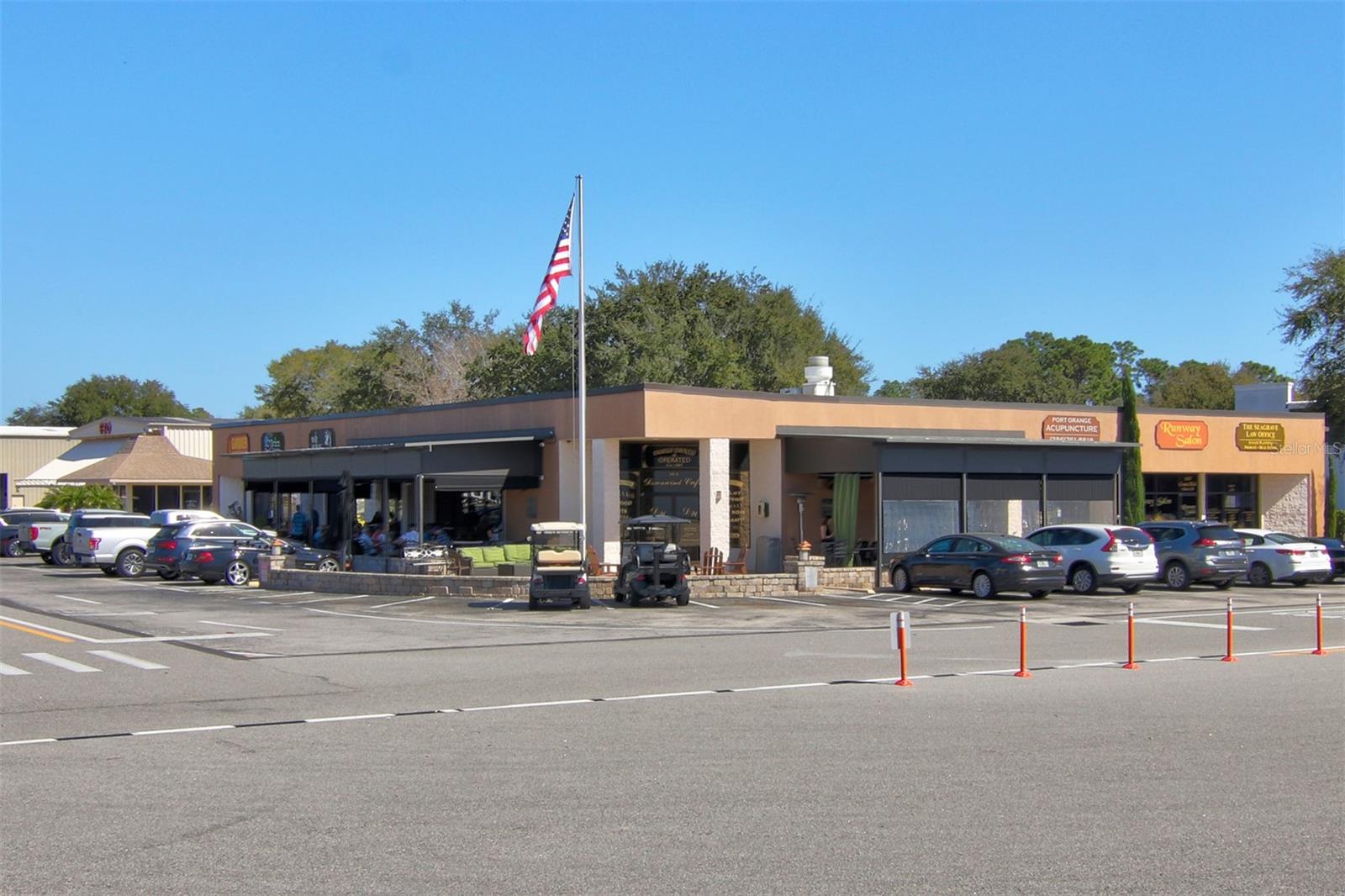 SPRUCE CREEK FLY IN - Residential