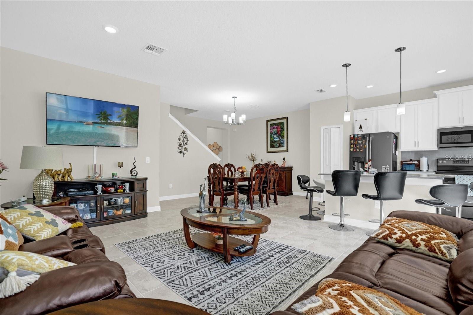 2909 THEME STREET