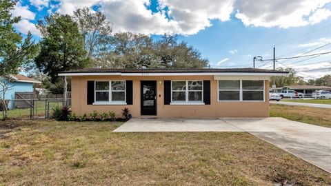Photo of 3190 Avenue Q NW, Winter Haven, FL 33881 (MLS # L4958869)