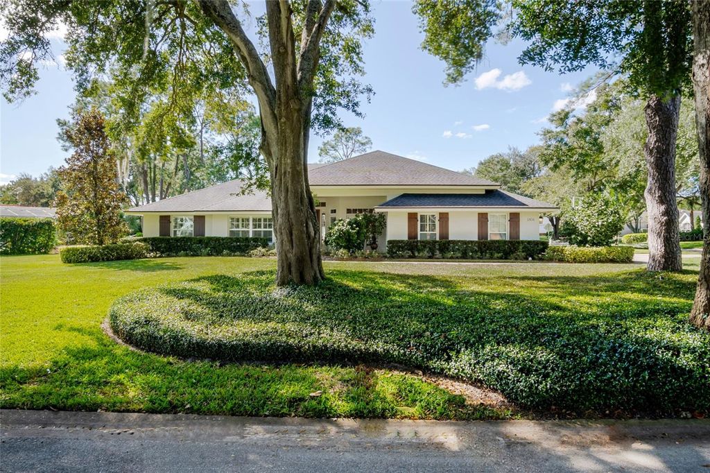 Photo of 1804 Maple Leaf Drive, Windermere, FL 34786 (MLS # O6364182)