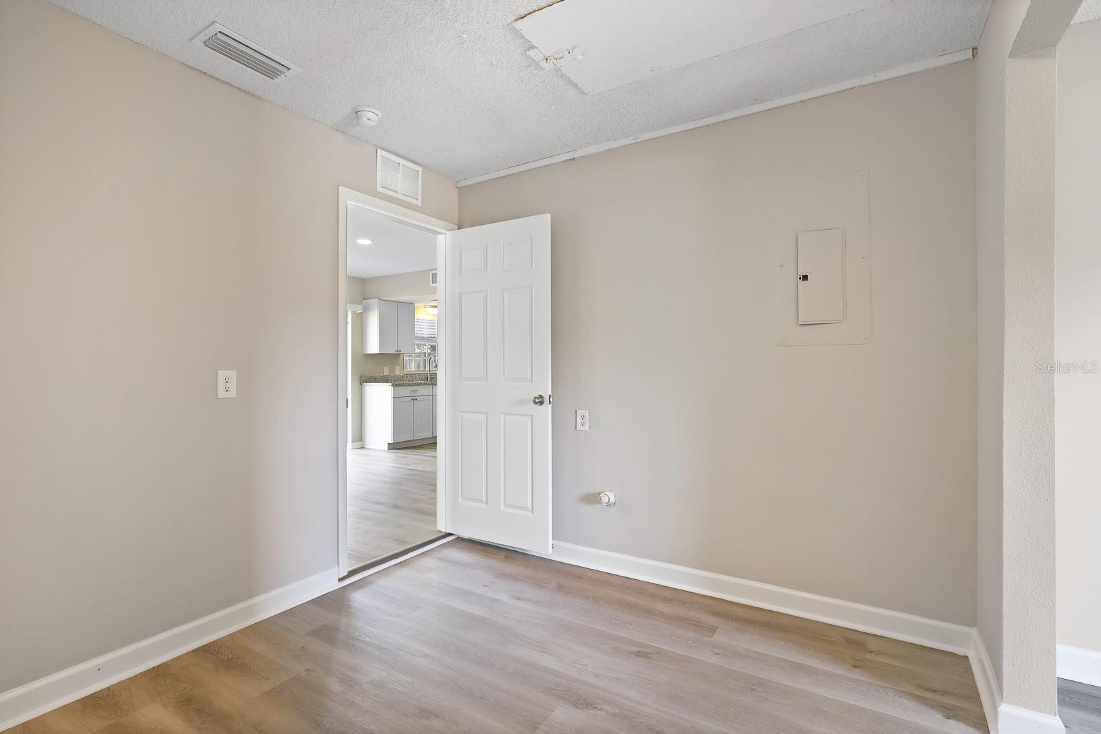 LAKEVIEW VILLAGE SEC K UNI - Residential Lease