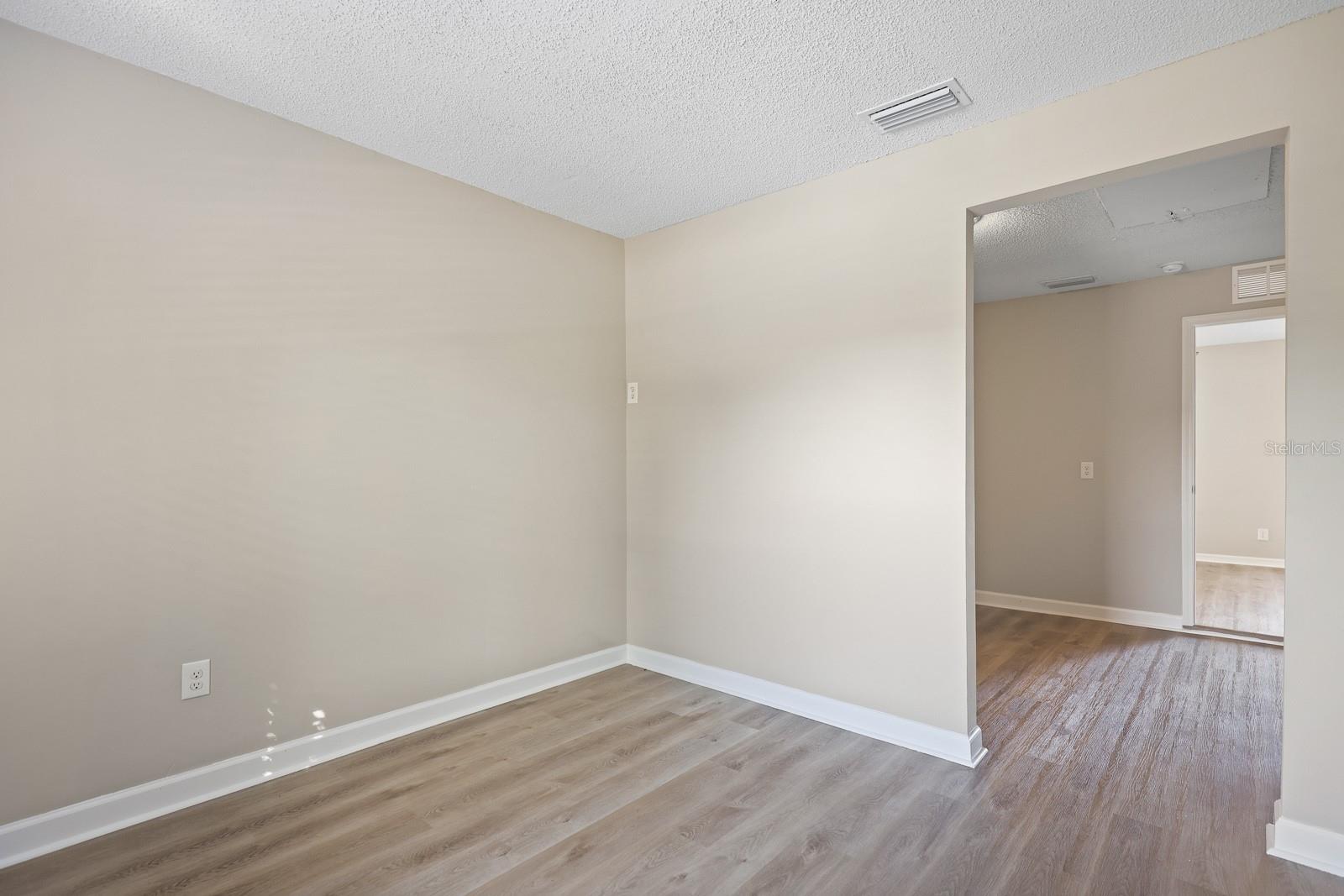 LAKEVIEW VILLAGE SEC K UNI - Residential Lease