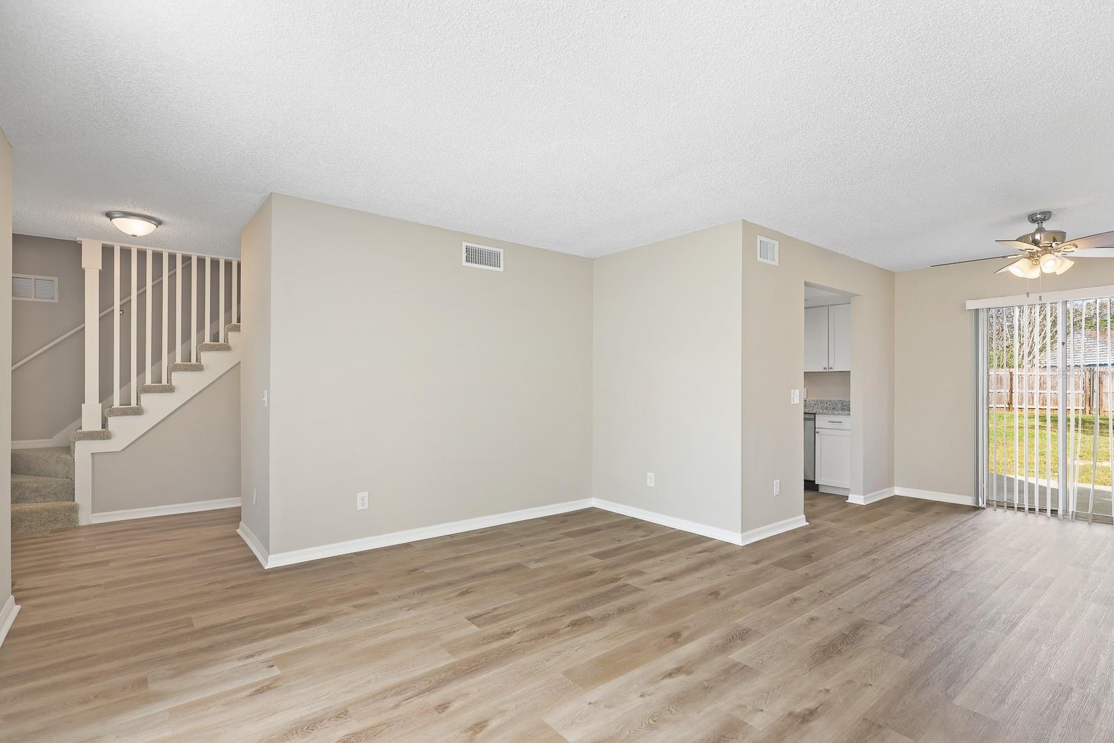 LAKEVIEW VILLAGE SEC K UNI - Residential Lease