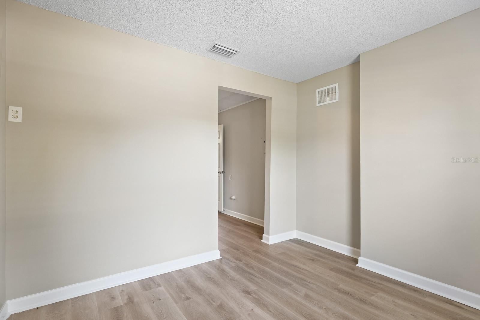 LAKEVIEW VILLAGE SEC K UNI - Residential Lease